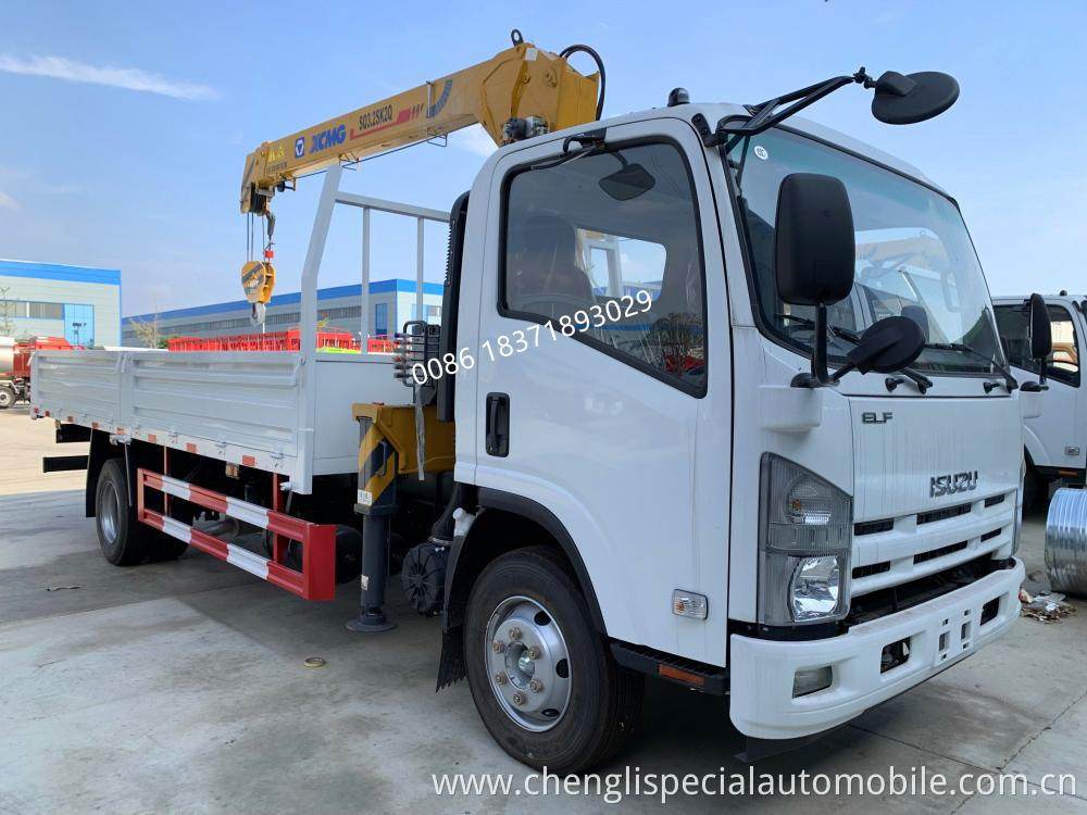 Isuzu 700p Crane Truck 1